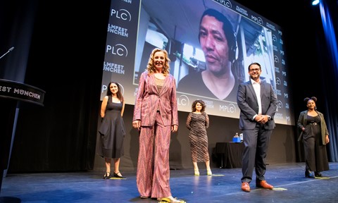 CineVision Award mit Preisträger Philippe Lacôte auf der Leinwand live zugeschaltet